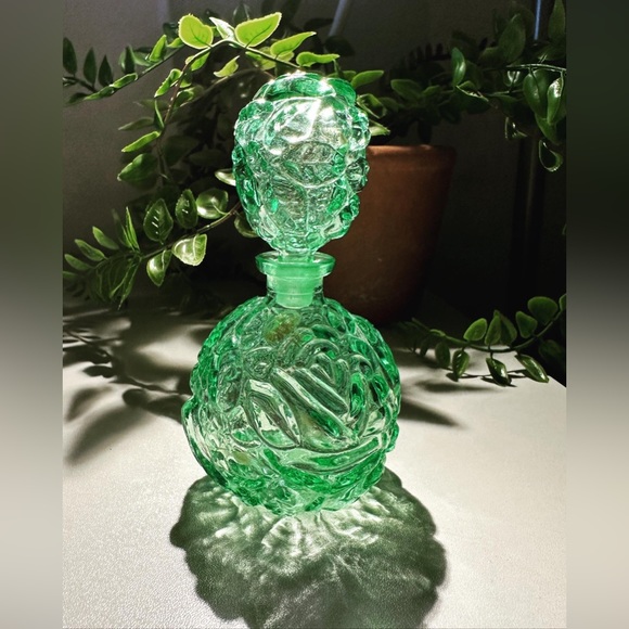 Vintage 1960s I. W. Rice & Co. Green Glass Rose Perfume Bottle w/ Stopper - Picture 2 of 7
